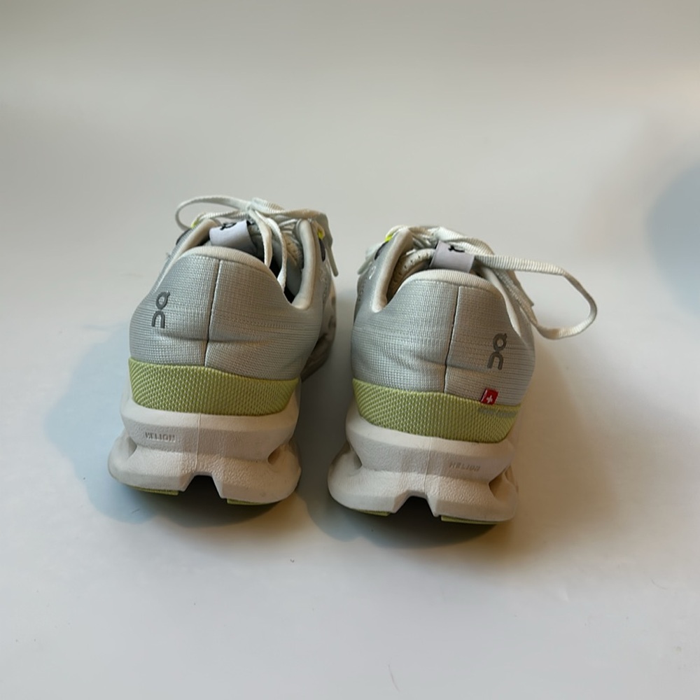 On Cloudsurfer - image 4